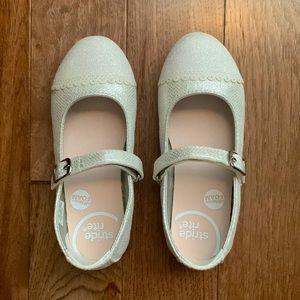Stride rite Valeria white shoes